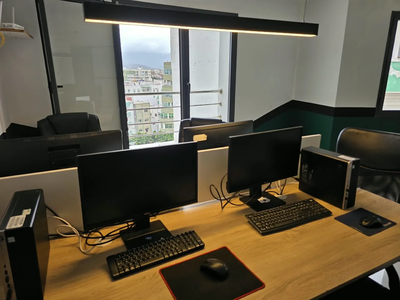 ONE Coworking desk with two screens